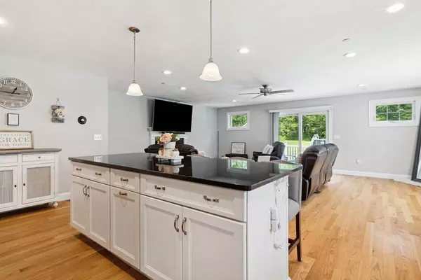 54 Lane Rd, Derry, NH 03038