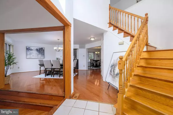 1 EDINBURGH LN, Mount Laurel, NJ 08054