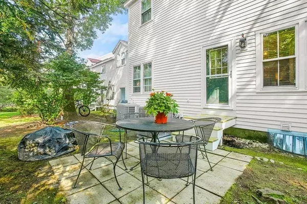 11 S Commons #A, Lincoln, MA 01773