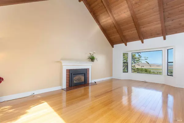 2232 Laguna Vista DR, Novato, CA 94945