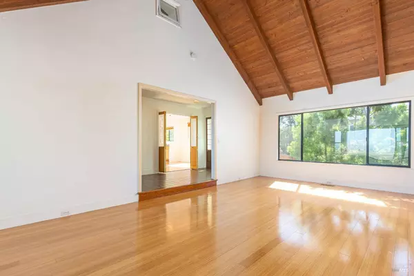 2232 Laguna Vista DR, Novato, CA 94945