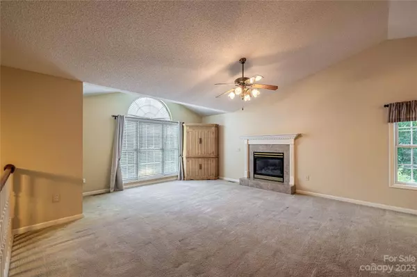 1608 8th Street CIR NW, Hickory, NC 28602