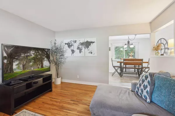 1460 E Old Shakopee CIR, Bloomington, MN 55425