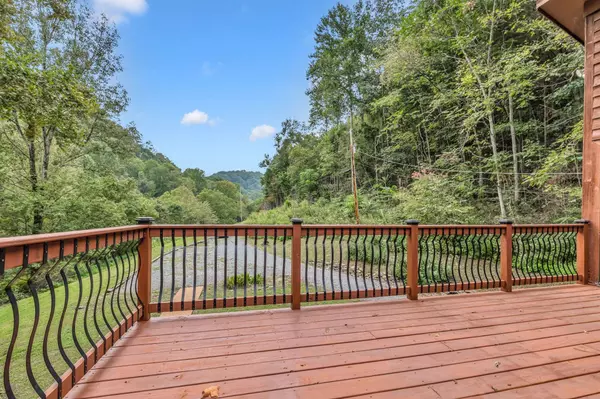 140 Carver Hollow Rd, Pleasant Shade, TN 37145