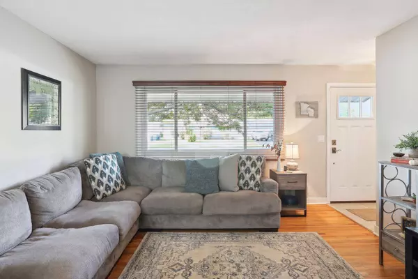 1460 E Old Shakopee CIR, Bloomington, MN 55425