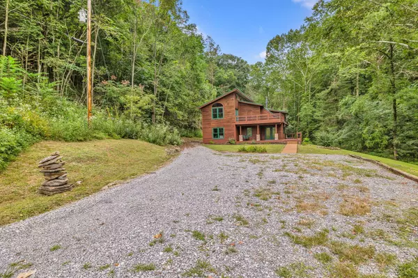 140 Carver Hollow Rd, Pleasant Shade, TN 37145