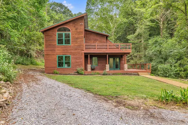 140 Carver Hollow Rd, Pleasant Shade, TN 37145