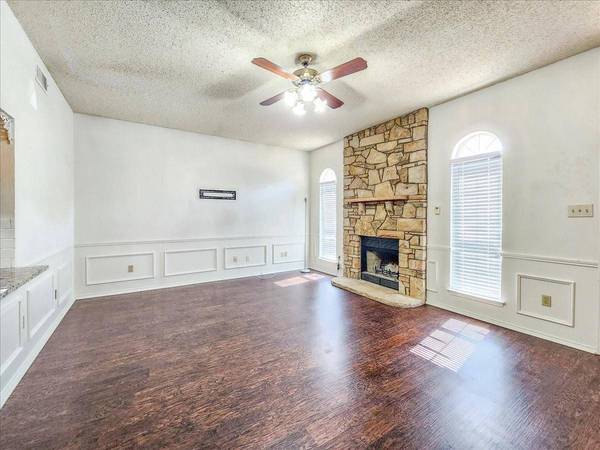 910 Canary Lane, Mansfield, TX 76063