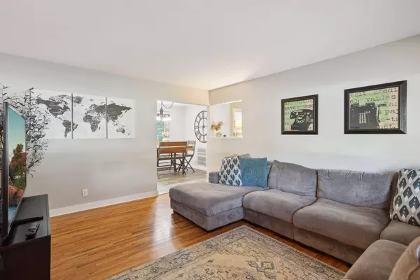 1460 E Old Shakopee CIR, Bloomington, MN 55425