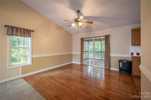 1608 8th Street CIR NW, Hickory, NC 28602