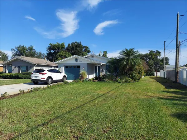 221 92ND AVE N, St Petersburg, FL 33702