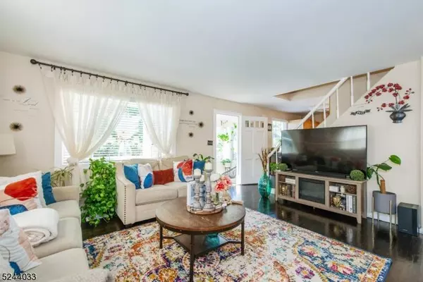 65 Maple Hill Rd, Clifton City, NJ 07013