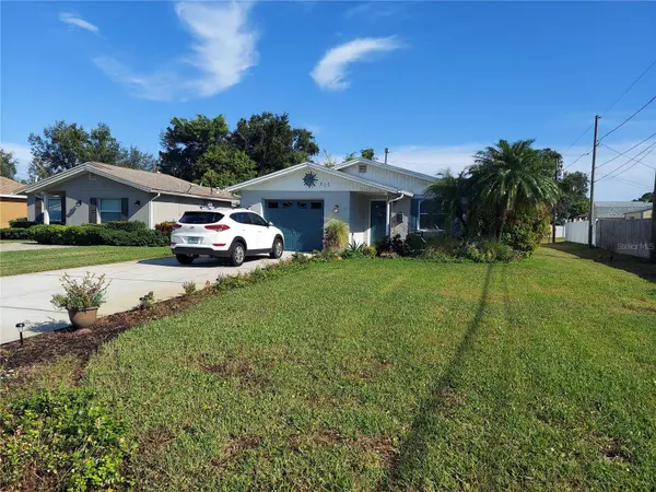 221 92ND AVE N, St Petersburg, FL 33702