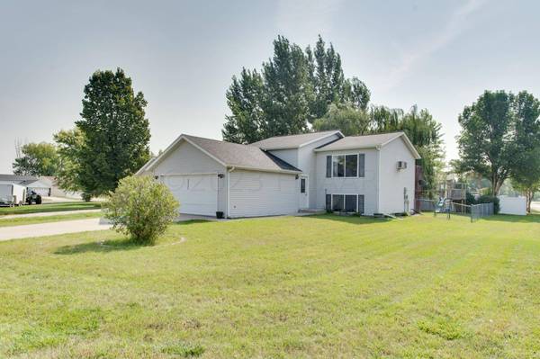 3531 VILLAGE GREEN Lane, Moorhead, MN 56560