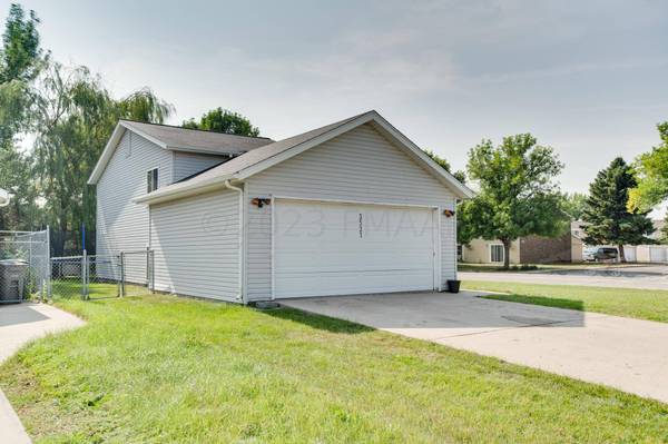 3531 VILLAGE GREEN Lane, Moorhead, MN 56560