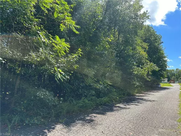 5087 Donna Marie CT, Walkertown, NC 27051