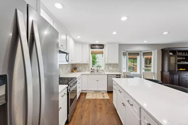 13975 Providence LN, Savage, MN 55378