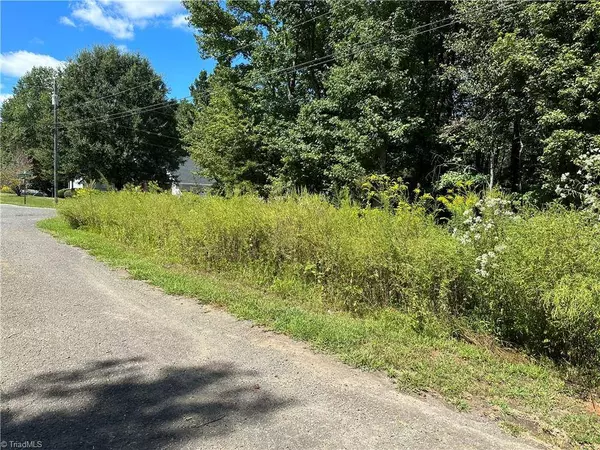 5083 Donna Marie CT, Walkertown, NC 27051