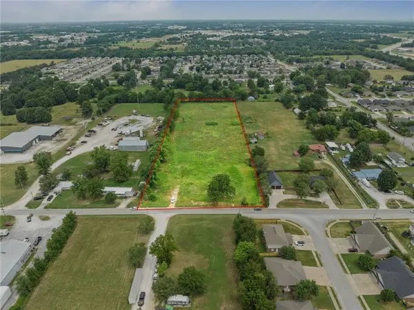 312 E County Line Road, Springdale, AR 72764