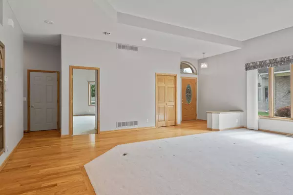 12134 Bluebird CIR NW, Coon Rapids, MN 55448