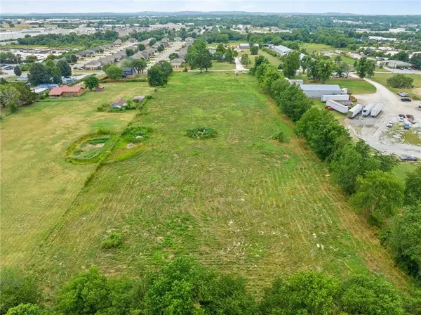 312 E County Line Road, Springdale, AR 72764