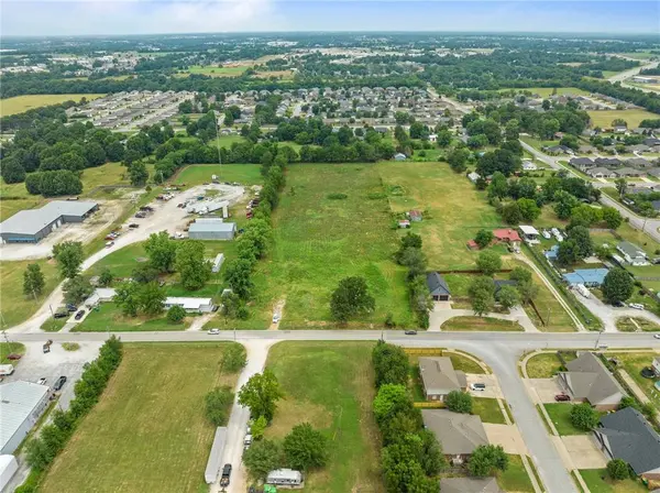 312 E County Line Road, Springdale, AR 72764