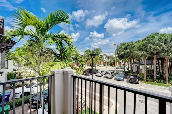 10400 NW 58th Ter, Doral, FL 33178