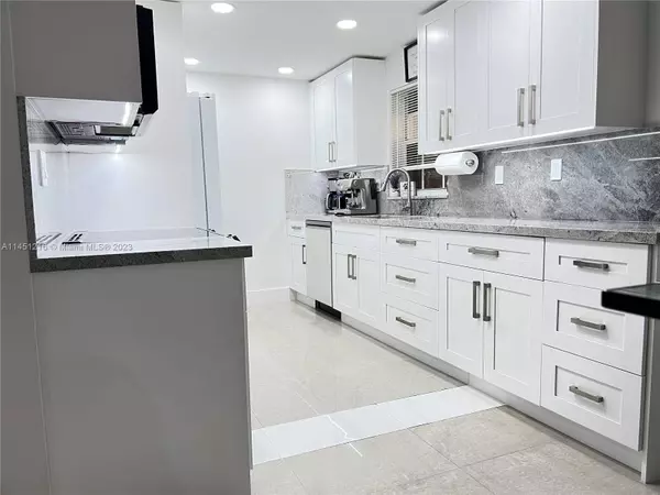 10903 N Kendall Dr #116, Miami, FL 33176