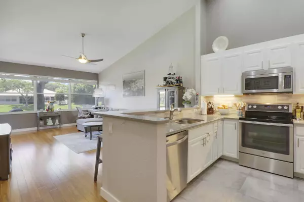 386 Coral Trace LN, Delray Beach, FL 33445