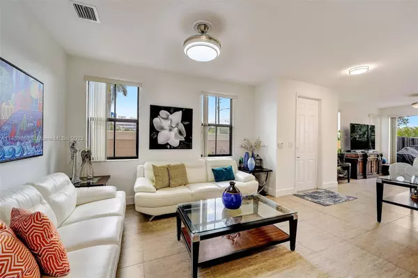 10400 NW 58th Ter, Doral, FL 33178