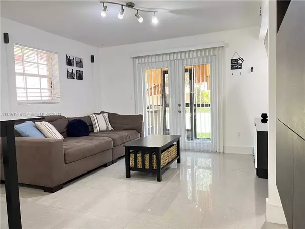 10903 N Kendall Dr #116, Miami, FL 33176