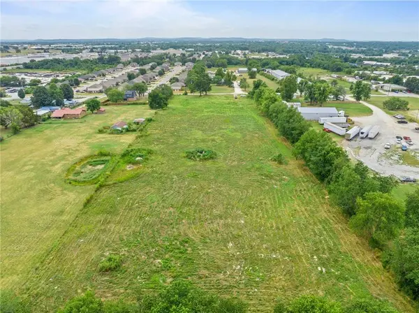 312 E County Line Road, Springdale, AR 72764