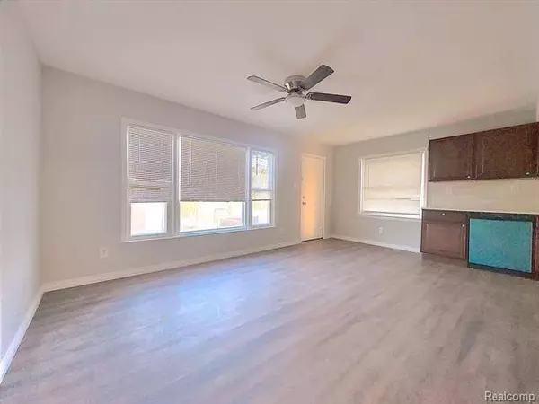 17641 SMITH Street, Riverview, MI 48193