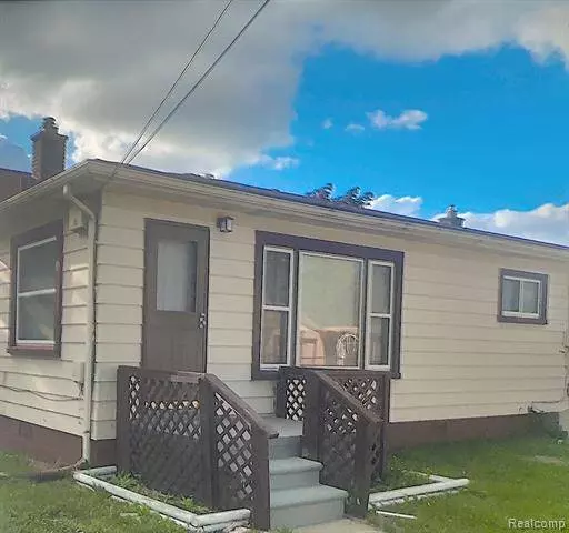 17641 SMITH Street, Riverview, MI 48193