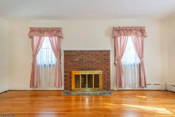 20 New Brier Ln, Clifton City, NJ 07012