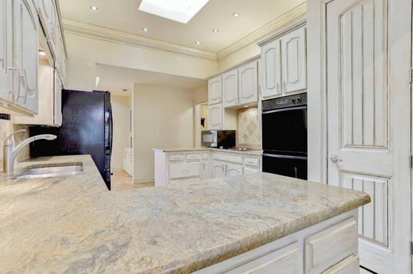 3916 Ashbury Lane, Bedford, TX 76021