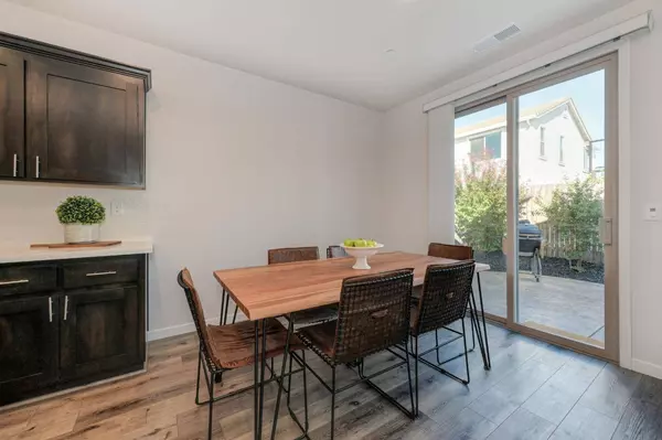 1532 Monarch Grove ST, Roseville, CA 95747