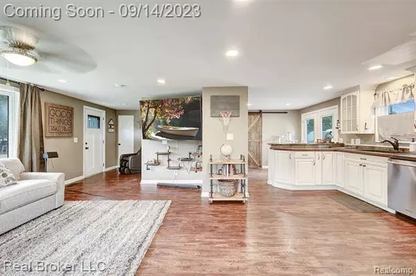 5607 GENESEE Avenue, Otter Lake, MI 48464