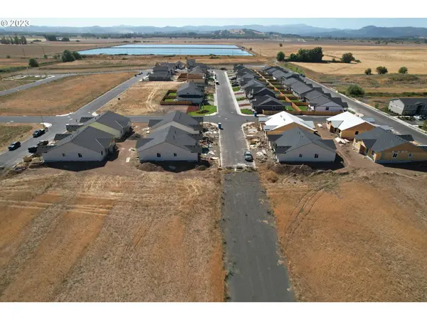 2398 W 8th AVE, Junction City, OR 97448