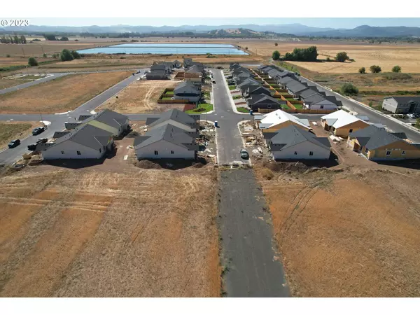 2388 W 8th AVE, Junction City, OR 97448