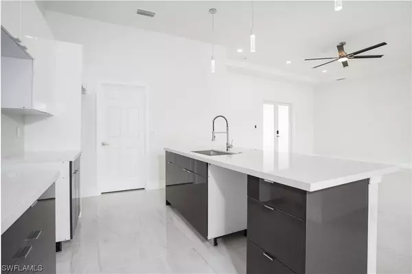 3233 Ruth LN, Lehigh Acres, FL 33976