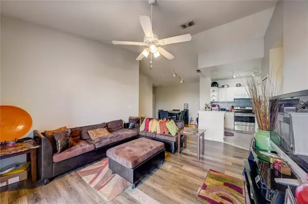 5507 LEGACY CRESCENT PL #301, Riverview, FL 33578