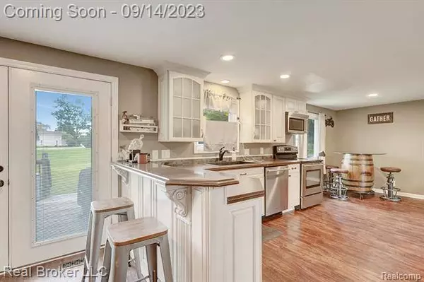 5607 GENESEE Avenue, Otter Lake, MI 48464