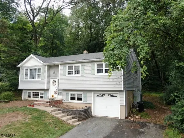 16 Paderewski Rd, Jefferson Twp., NJ 07438