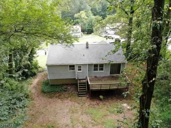 16 Paderewski Rd, Jefferson Twp., NJ 07438