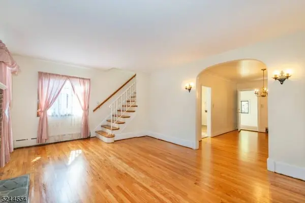 20 New Brier Ln, Clifton City, NJ 07012