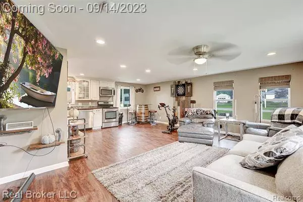 5607 GENESEE Avenue, Otter Lake, MI 48464