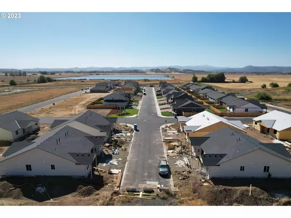 2394 W 8th AVE, Junction City, OR 97448