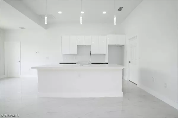 3233 Ruth LN, Lehigh Acres, FL 33976