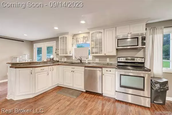 5607 GENESEE Avenue, Otter Lake, MI 48464